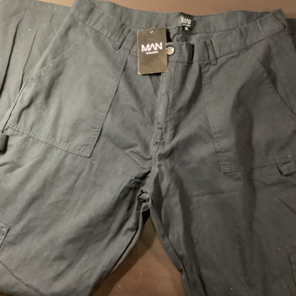 Boohoo Man NWT Mens cargo pants Size 36 Black